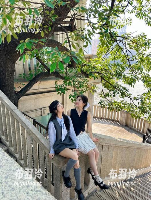 51爆料网 透过“51爆料网”app的“指缝”,买一包瓜子,一起嗑八卦吧!