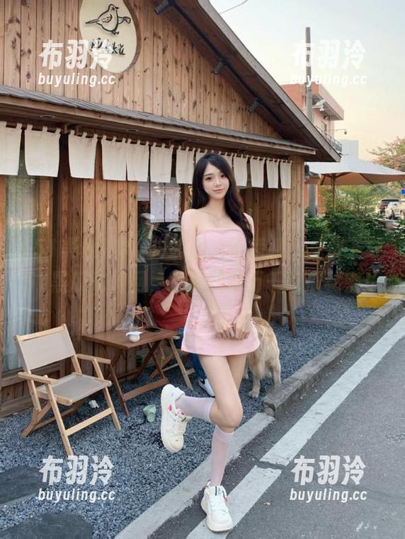 51黑瓜吃料网 哎哟,不错哦!免费下载51黑瓜吃料网,轻松获取万千吃瓜秘密!