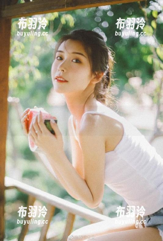 黑料不打烊 黑料不打烊166.su苹果版:瓜田李下的八卦探险之旅!